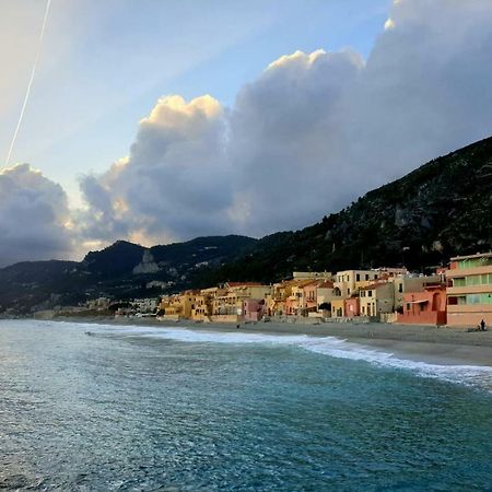 Varigotti #Subitoalmare Luaran gambar