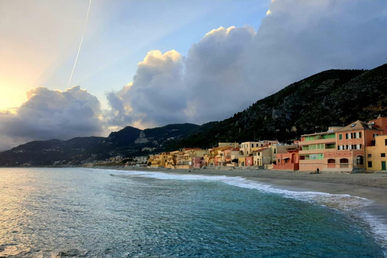 Varigotti #Subitoalmare Luaran gambar